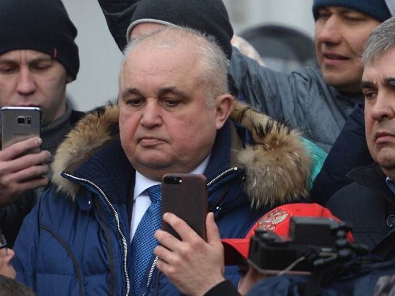 Вице-губернатор Кемеровской области на коленях попросил прощения у народа