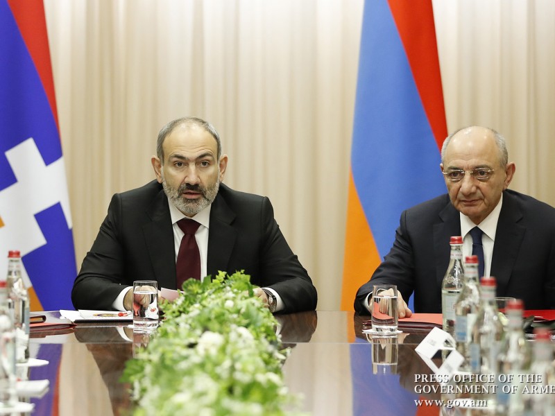 В Степанакерте проходит совместное заседание Советов безопасности Армении и Арцаха