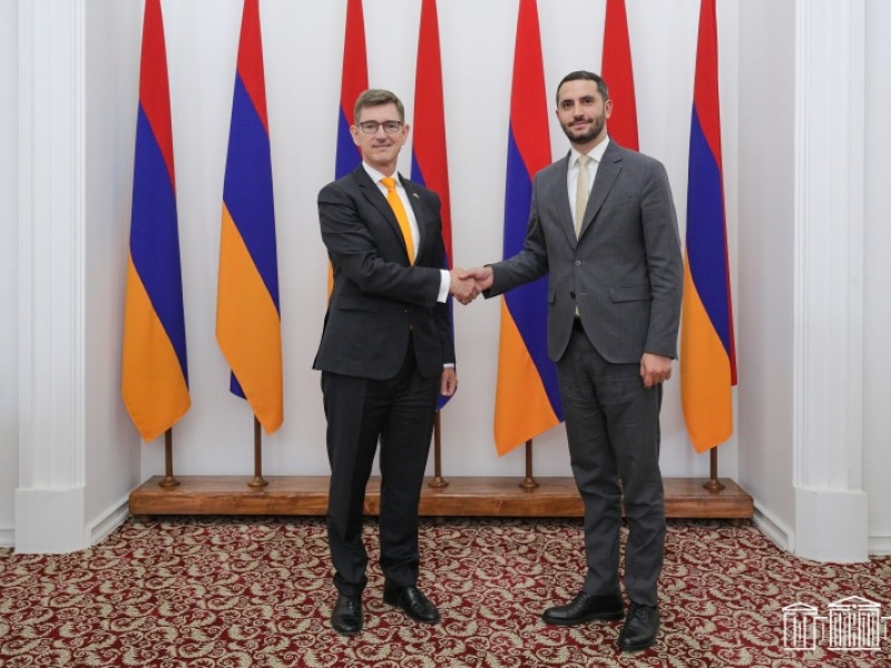 Рубен Рубинян представил послу Нидерландов ситуацию на армяно-азербайджанской границе 
