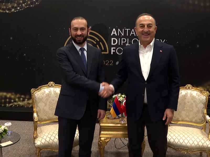 В Анталии состоялась встреча глав МИД Турции и Армении