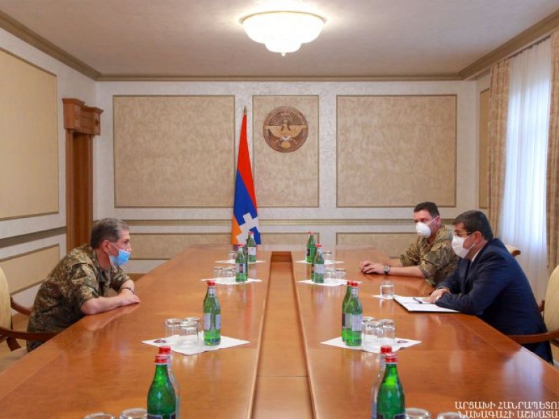 Президент Арцаха принял главу Генштаба Армении