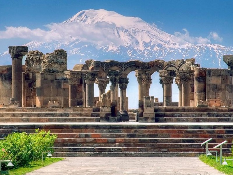 Лидером среди мест для зарубежных путешествий россиян стала Армения