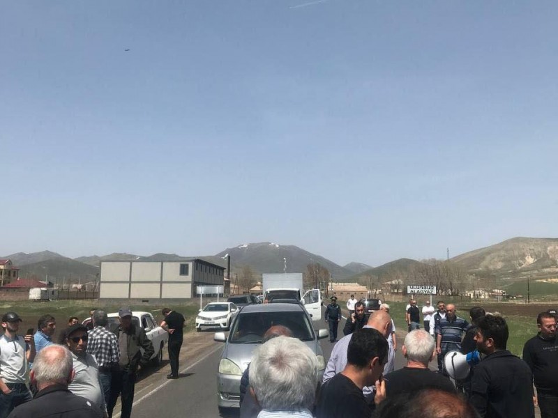 Армения парализована: граждане перекрывают дороги, повсюду напряженная ситуация