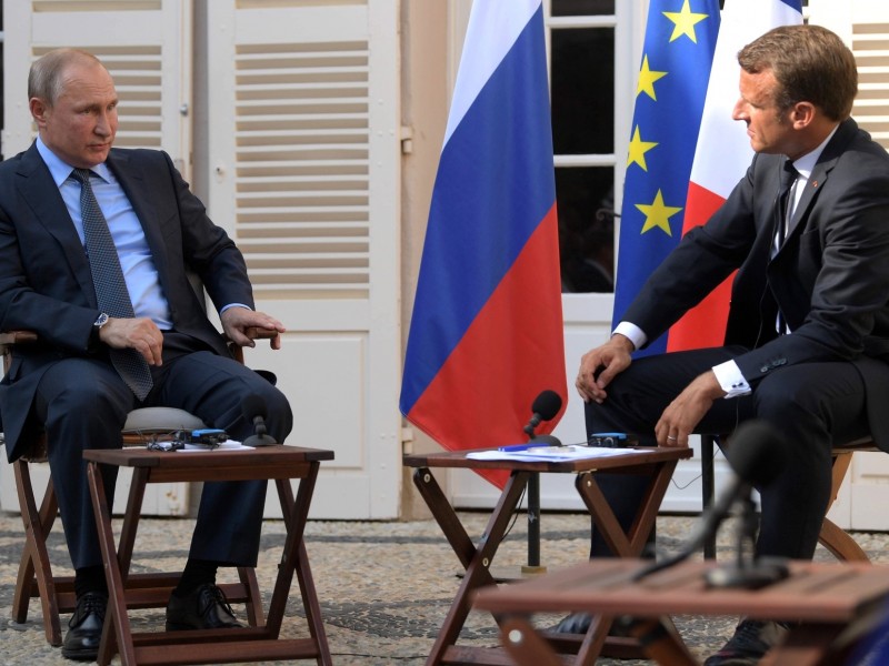 Путин обсудил с Макроном ситуацию на Украине