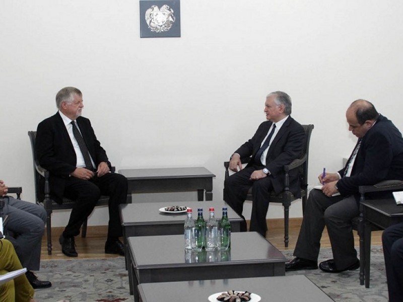 Глава МИД Армении обсудил со спецпредставителем ЕС ситуацию в зоне карабахского конфликта