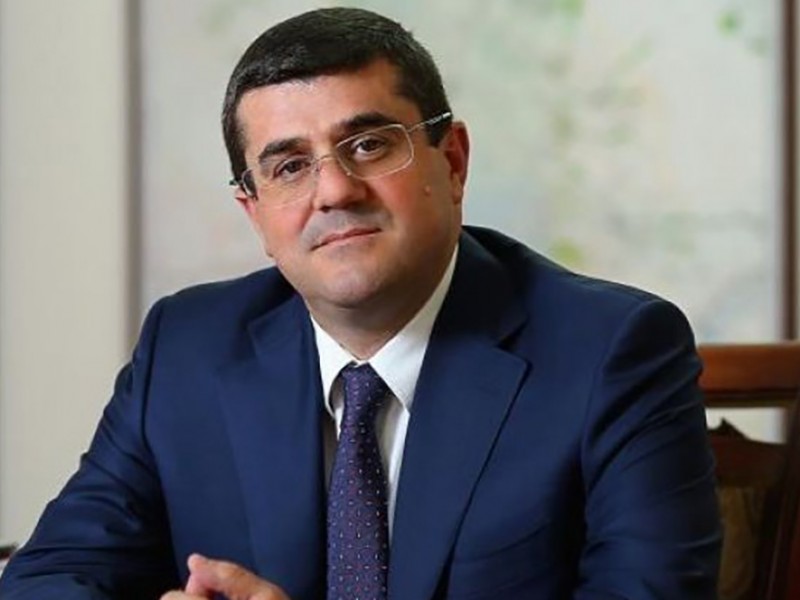 Бако Саакян не должен подавать в отставку - Араик Арутюнян