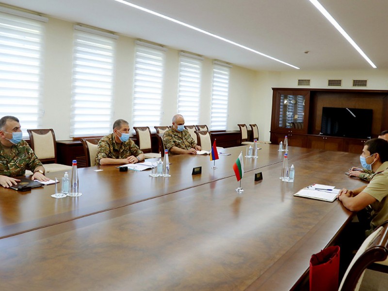 Начальник ГШ ВС Армении принял военного атташе Болгарии