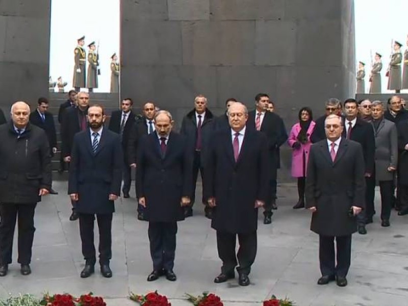 Высшее руководство Армении посетило мемориал Геноцида армян «Цицернакаберд» 