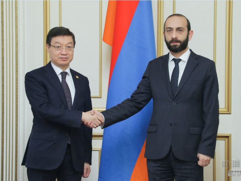 Арарат Мирзоян принял посла Казахстана в Армении 