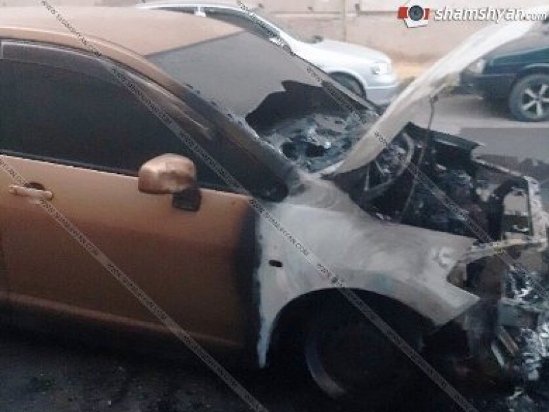 В Абовяне подожгли машину начальника штаба кандидата в мэры города от партии власти