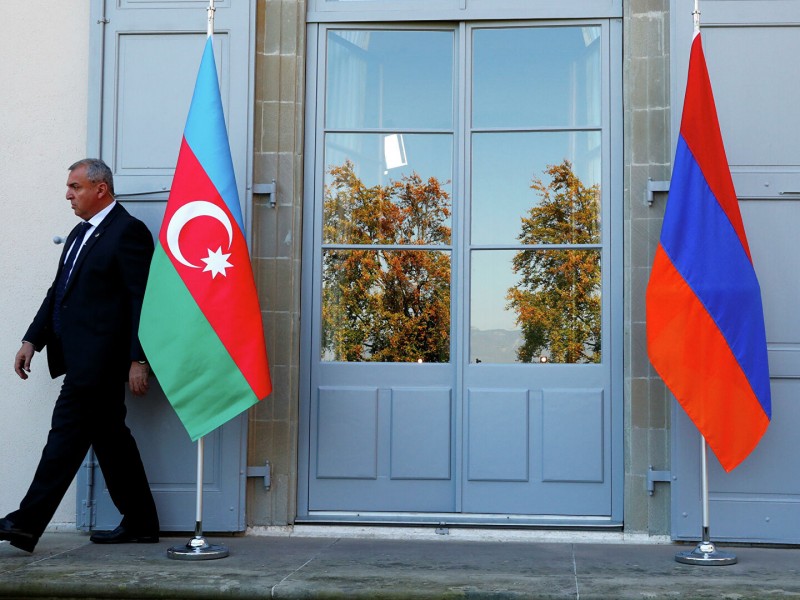 Глава МИД Франции обсудил с коллегами из РФ и ФРГ отношения Баку и Еревана