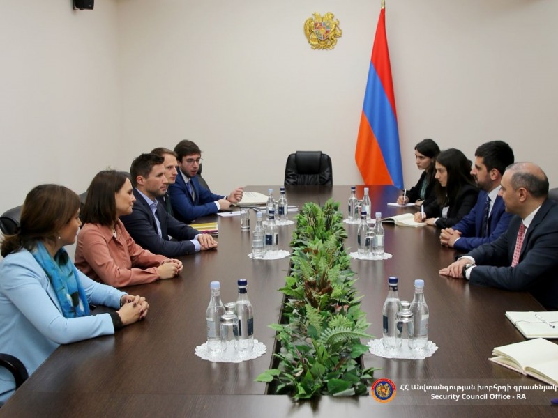 Секретарь СБ Армении принял группу молодых делегатов ПА ОБСЕ