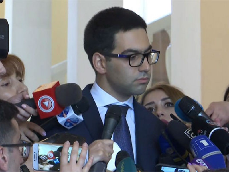 Министр юстиции Армении посетит Гаагу