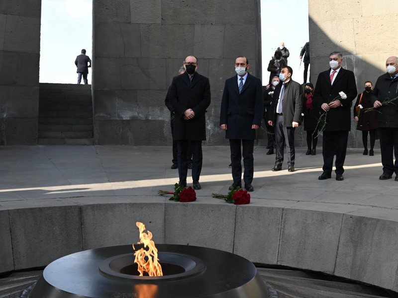 Глава МИД Австрии почтил память жертв Геноцида армян