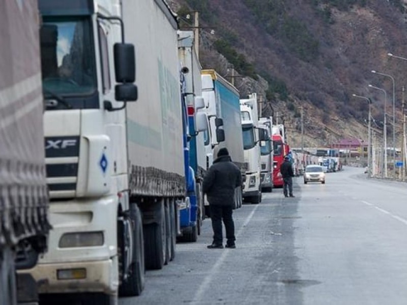 На армяно-грузинском КПП нет скоплений грузовых машин - опровержение 