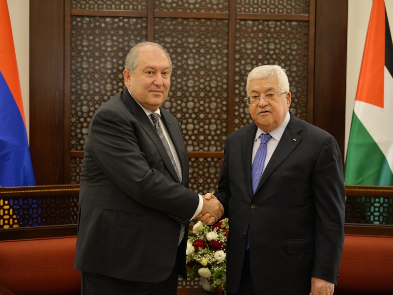 Президент Армении провел встречу с лидером Палестины Махмудом Аббасом