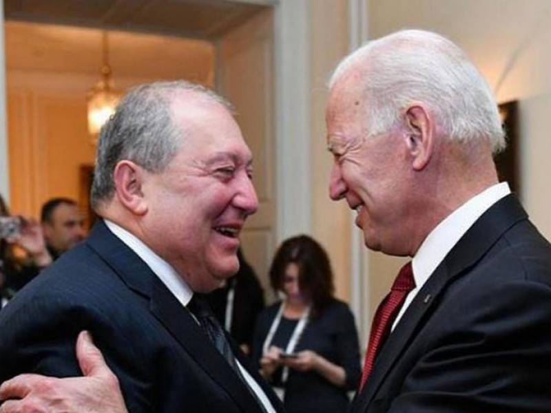 Президент Армении провел кратковременную встречу с Джо Байденом (видео)