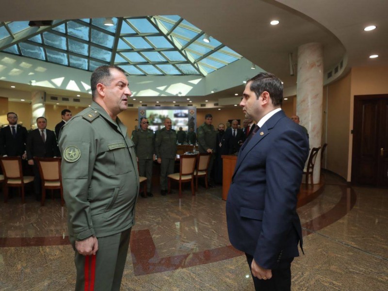 В МО Армении обсуждены вопросы, связанные с проводимыми в Вооруженных силах работами