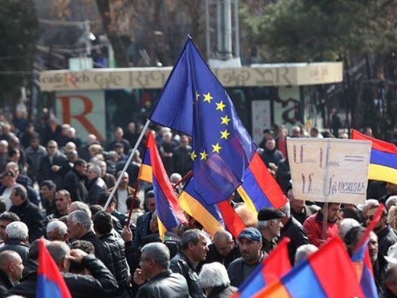 ЕС может начать с Арменией переговоры по визовой либерализации