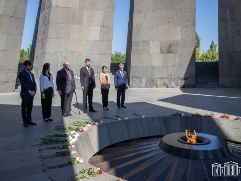 Члены делегации НС Франции почтили память жертв Геноцида армян 