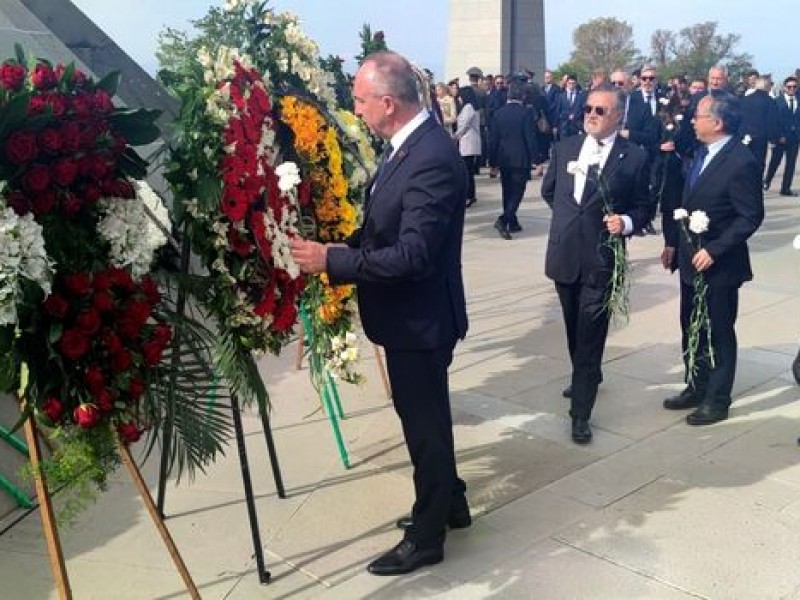 Посол Беларуси принял участие в церемонии возложения венков и цветов в Цицернакаберде
