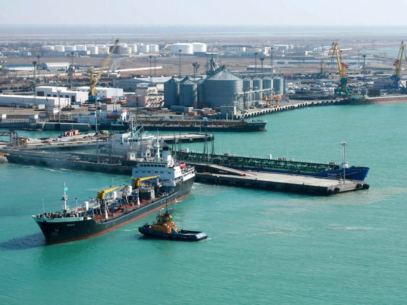 Казахстан намерен в 2020 году увеличить контейнерные перевозки через Азербайджан