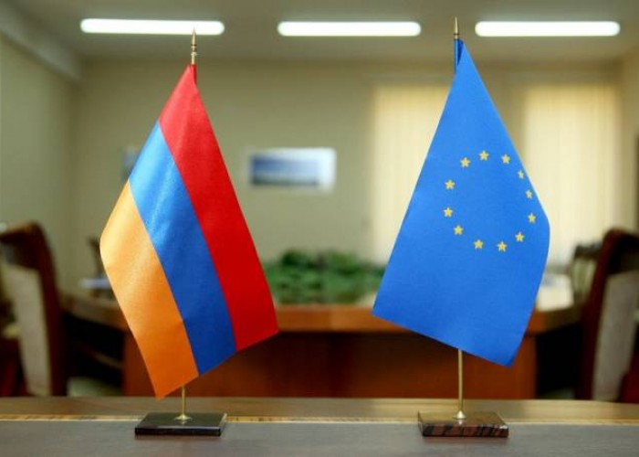 Евросоюз готов стимулировать контакты между Арменией и Азербайджаном - заявление 