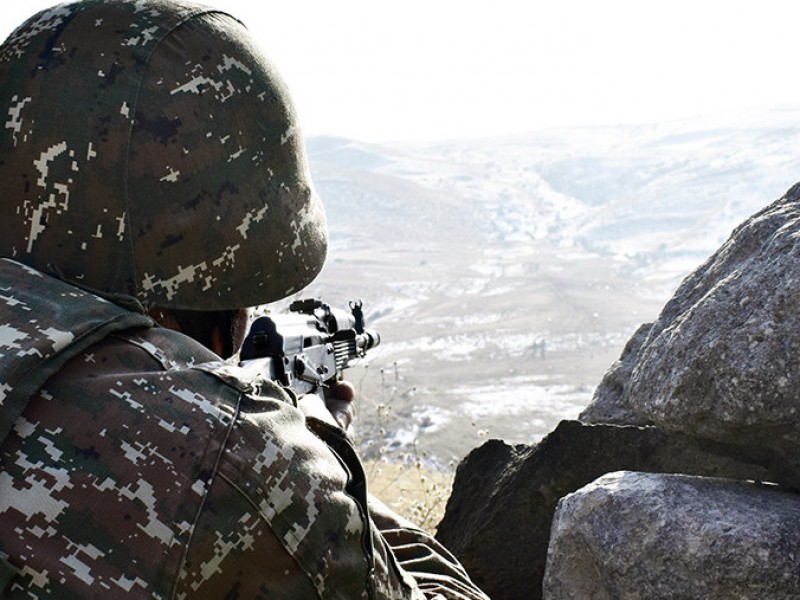 ВС Азербайджана вновь обстреляли армянские позиции на границе