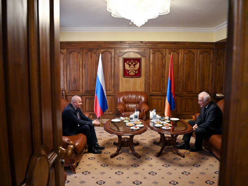 Ваагн Хачатурян по случаю Дня России посетил Посольство РФ в Армении