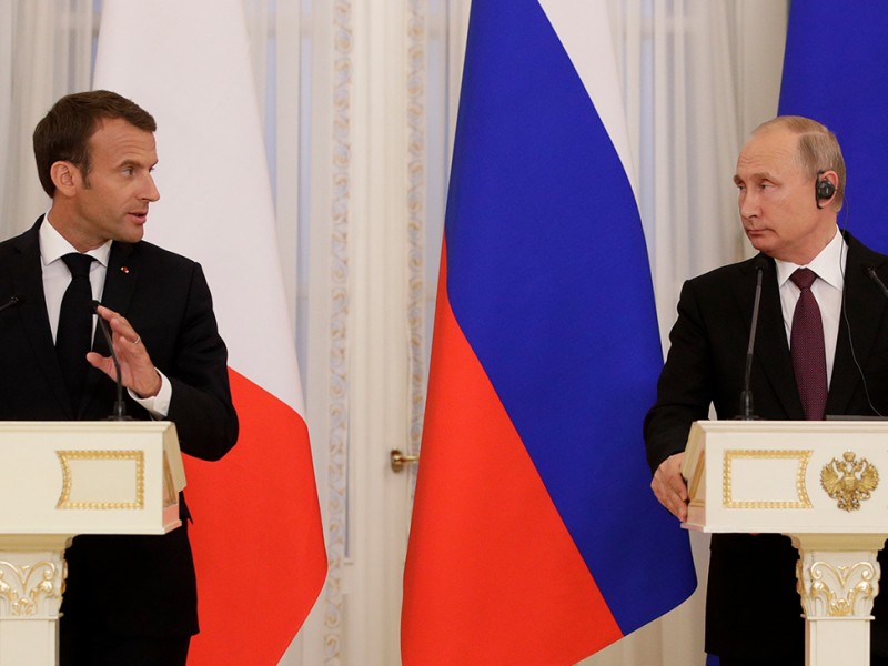 Путин и Макрон отметили позитивную роль российских миротворцев в Карабахе 
