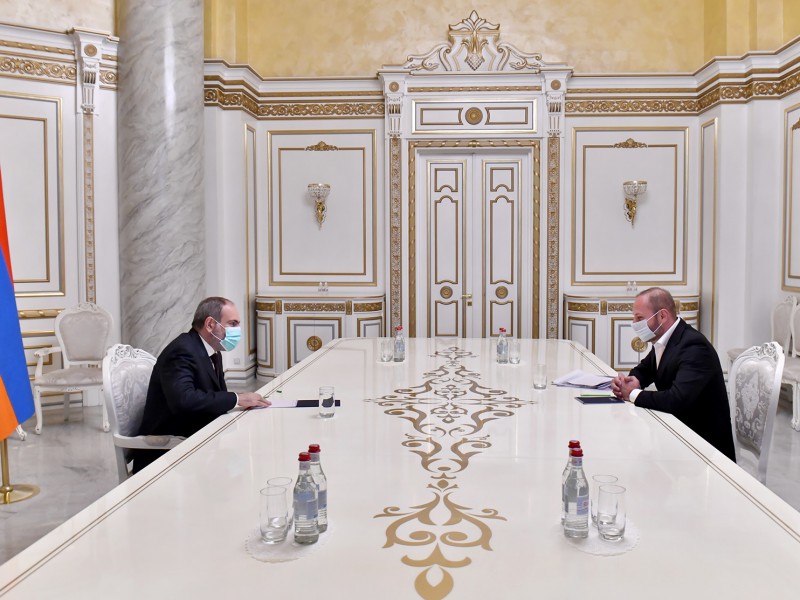 Пашинян встретился с руководителями «Электрические сети Армении» и «Газпром Армения»