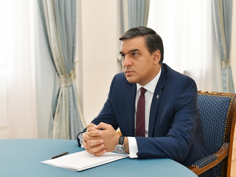 Арман Татоян имеет высокую репутацию среди граждан - опрос