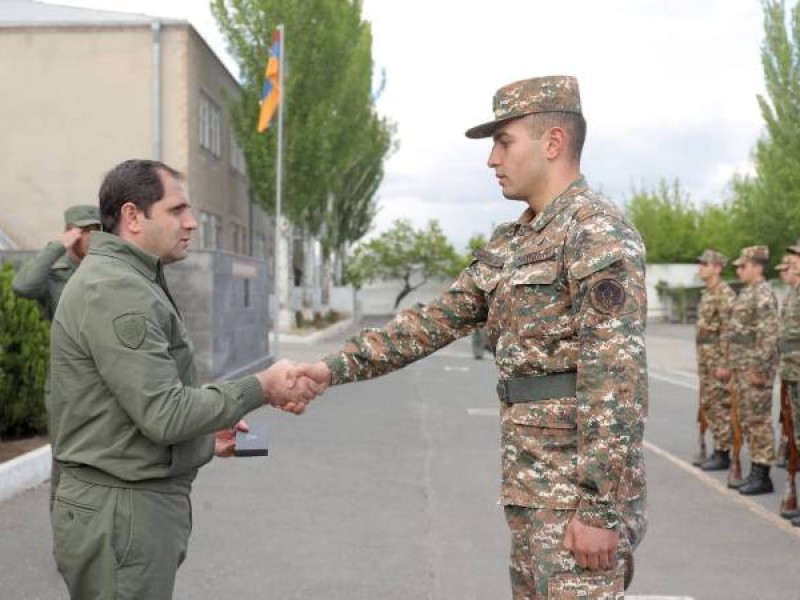 Министр обороны Армении с внезапным проверочным визитом посетил воинскую часть