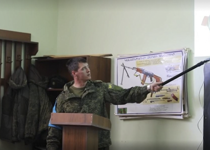 «Миротворцы, кто они?»: Российские военные провели интерактивный урок в школе Карабаха