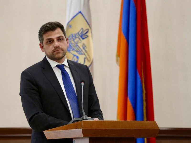Сотрудники антикоррупционного комитета проводят обыск в офисе вице-мэра Еревана