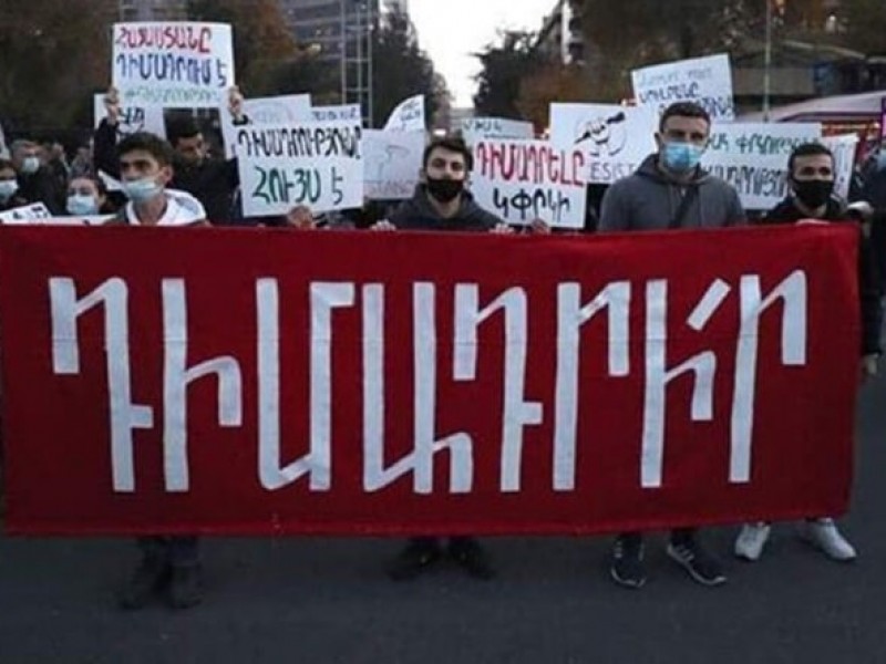 Ишхан Сагателян: Армянский народ не должен мириться с поражением