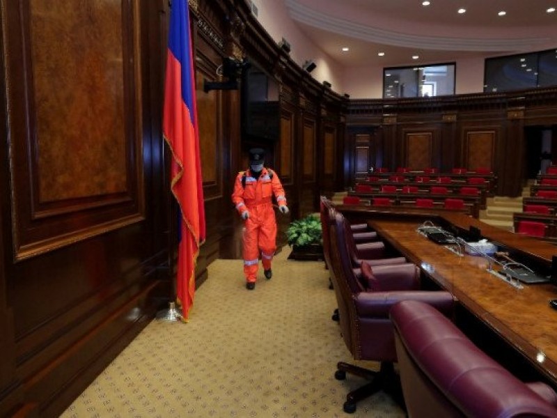 Здание парламента Армении продезинфицировано