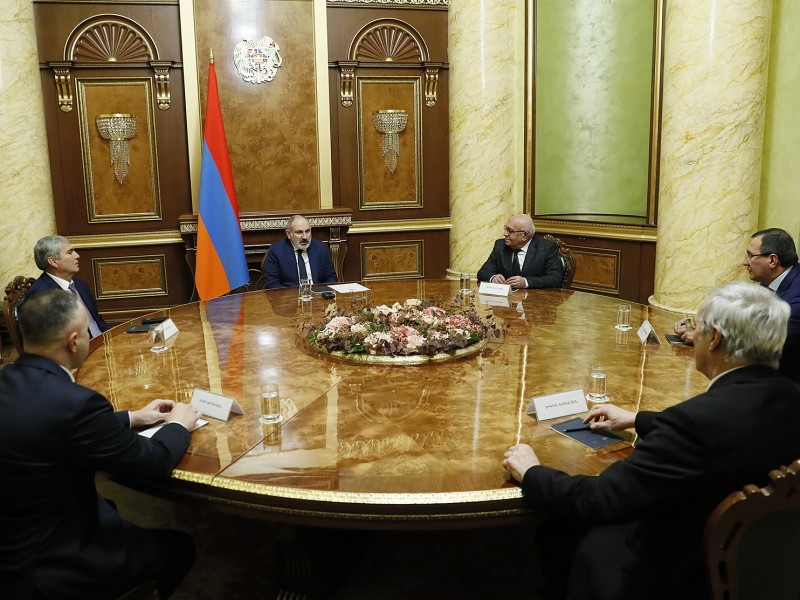 Пашинян провел встречу с внепарламентскими политическими силами