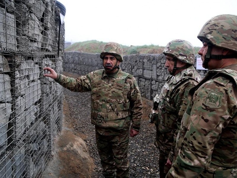Министр обороны Азербайджана на передовой