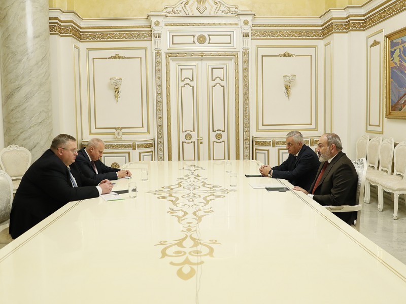 Пашинян и Оверчук обсудили армяно-российское сотрудничество 