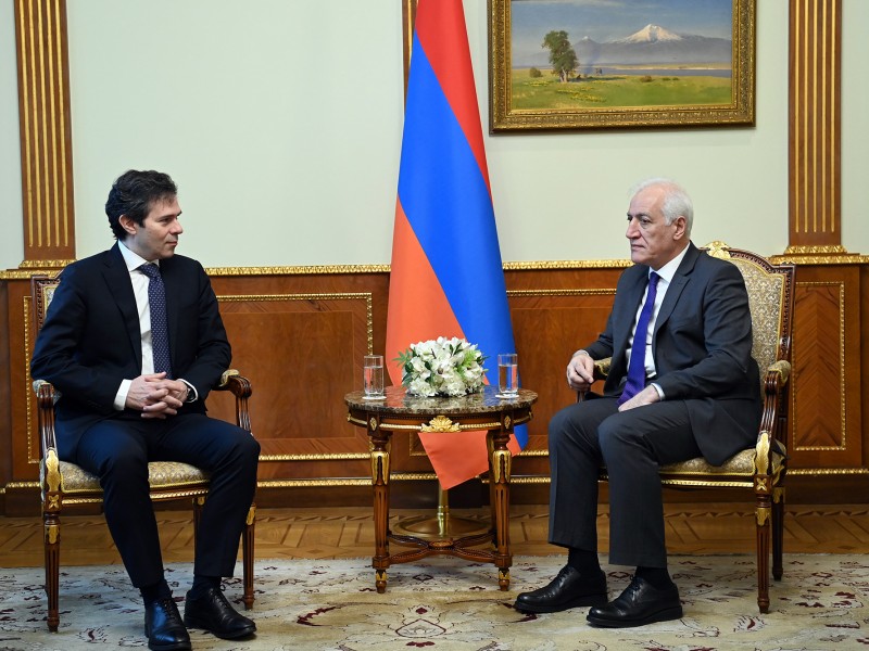 У нас с Грецией теплые отношения: Президент Армении
