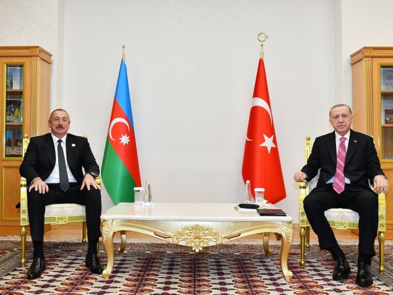Алиев и Эрдоган обсудили в Ашхабаде энергетические и транспортные вопросы