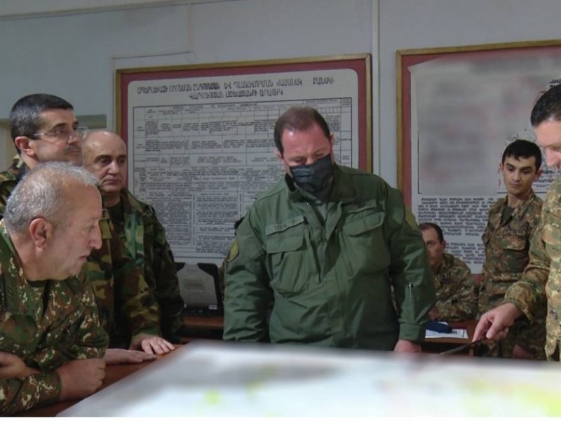 Экс-министр обороны: Посторонних лиц в Центре боевого управления Арцаха не было