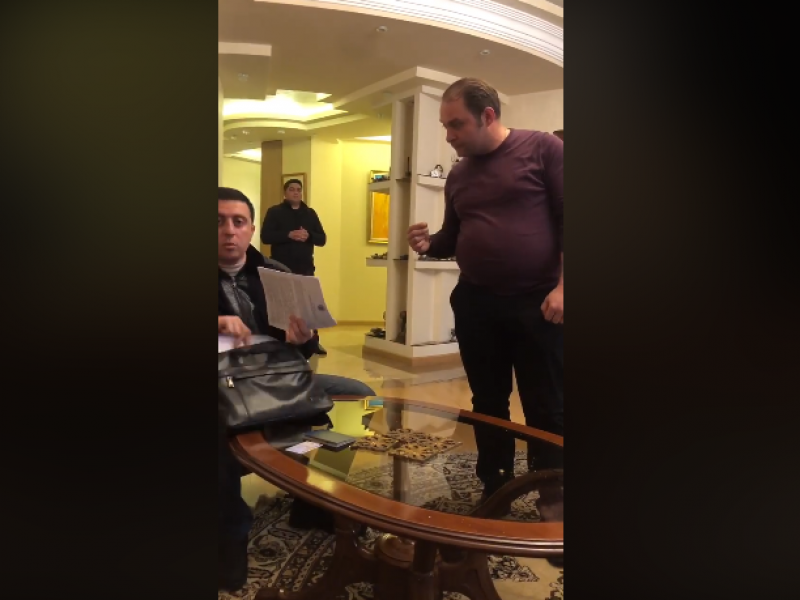 Адвокат опубликовал видео обыска в доме главы Конституционного суда Армении