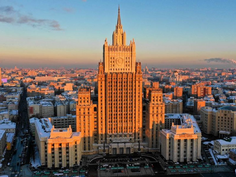МИД России призвал Ереван и Баку решать все вопросы политико-дипломатическим путем