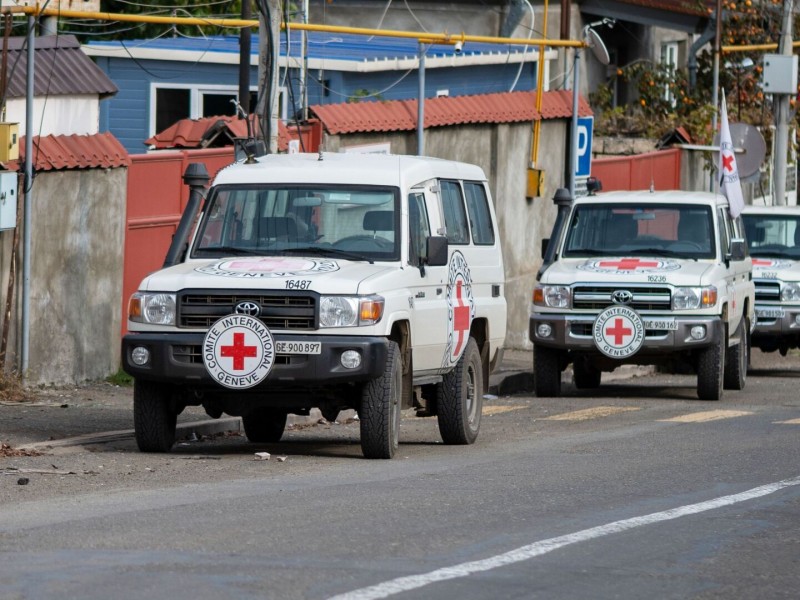 ЗПЧ: Баку не разрешает автомобилям МККК перевозить больных арцахцев в Армению