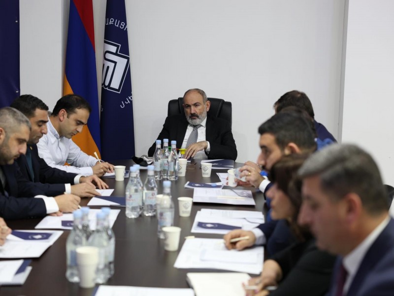 Никол Пашинян провел заседание Совета партии 