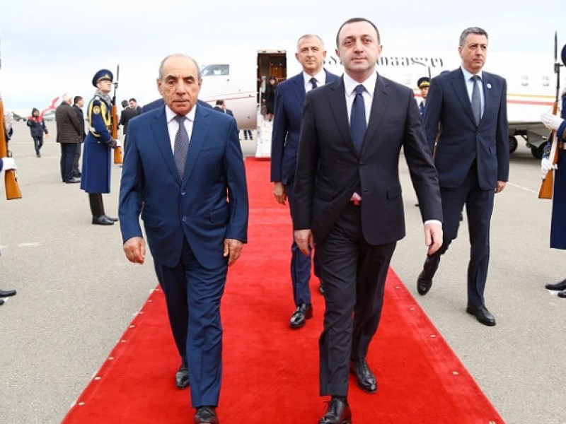 Премьер Грузии прибыл с рабочим визитом в Азербайджан