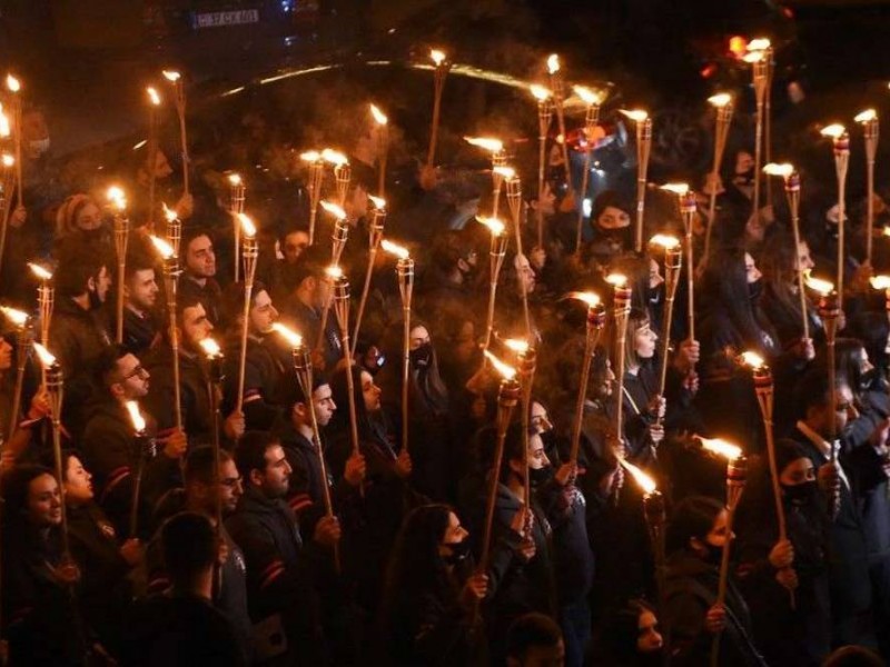 В Ереване стартовало традиционное Факельное шествие (фоторепортаж)