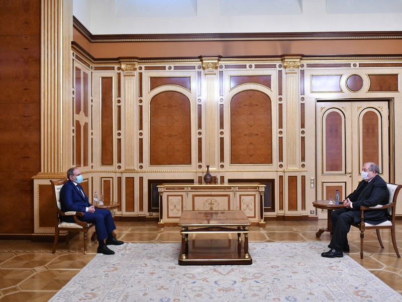 Նախագահ Արմեն Սարգսյանը հանդիպել է վարչապետ Նիկոլ Փաշինյանի հետ
